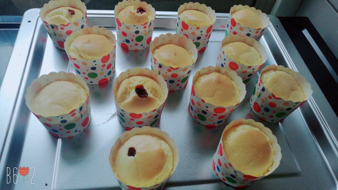 蔓越莓纸杯戚风小蛋糕