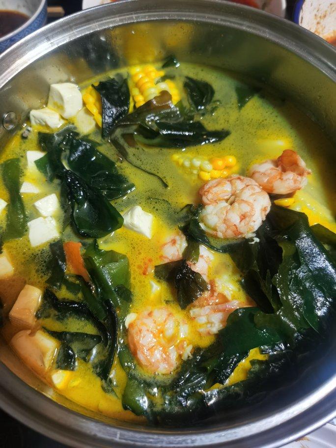 鲫鱼海带苗豆腐汤