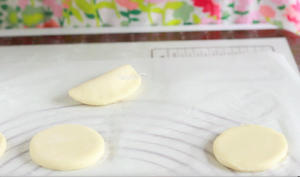 爆好吃的榴莲酥-自制酥皮|层层开酥|奶香十足的做法 步骤7