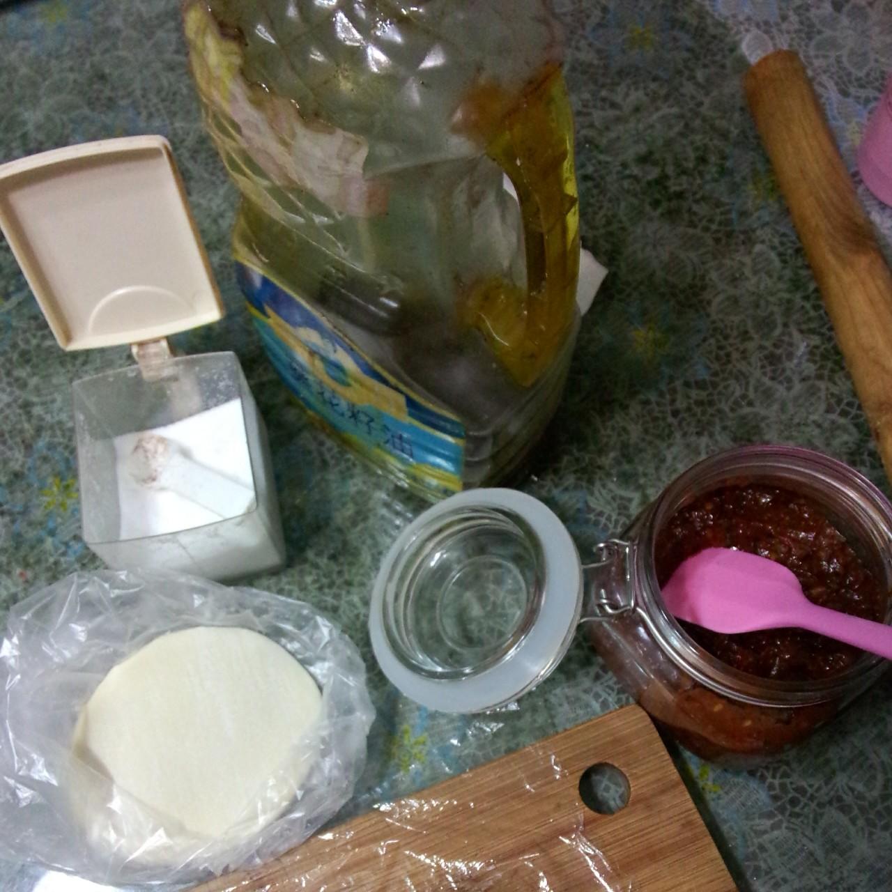 少油版葱油饼（饺子皮版）的做法 步骤1