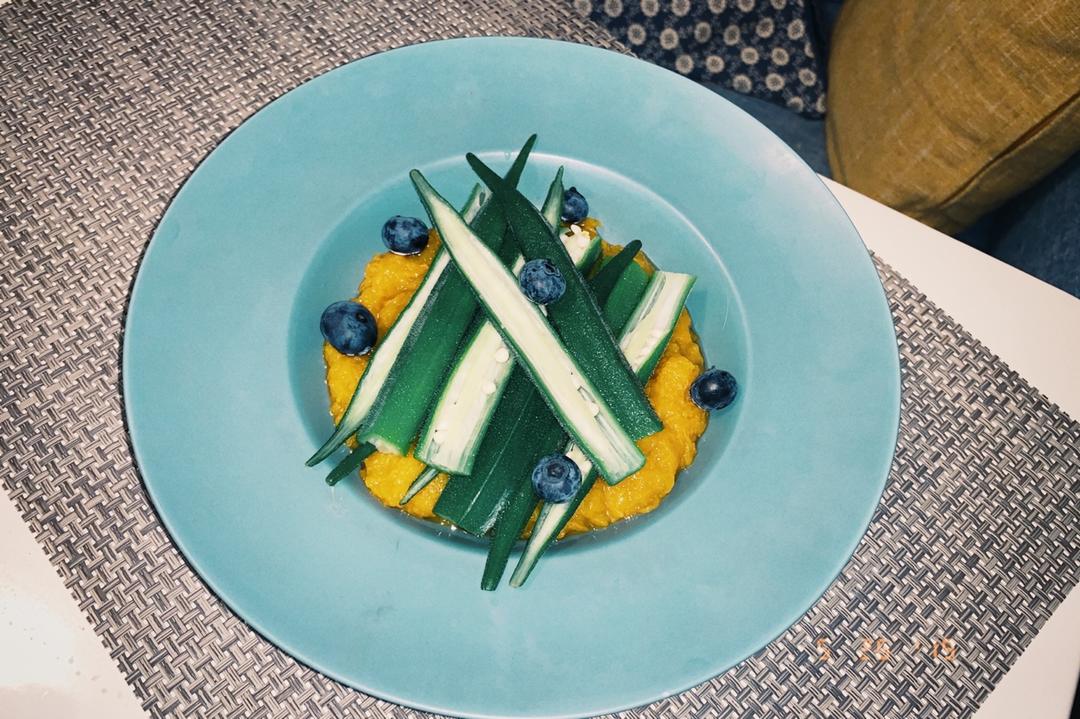 南瓜泥配秋葵水波蛋