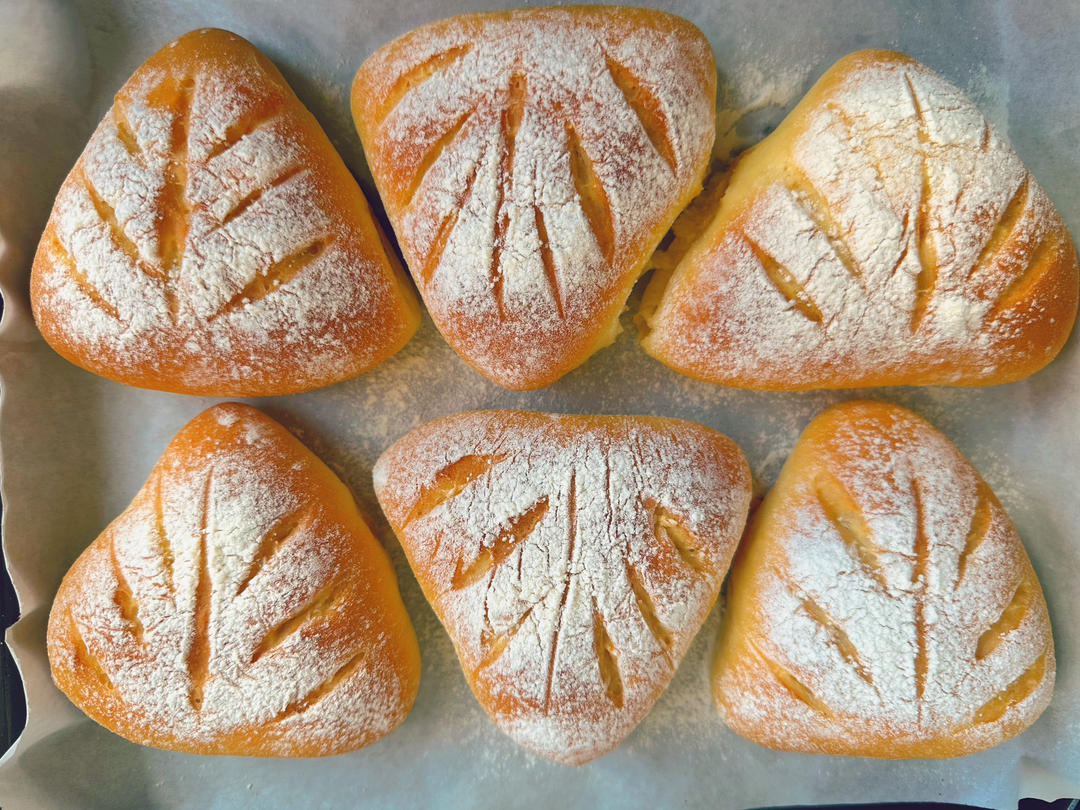 奥尔良鸡腿芝士软欧包