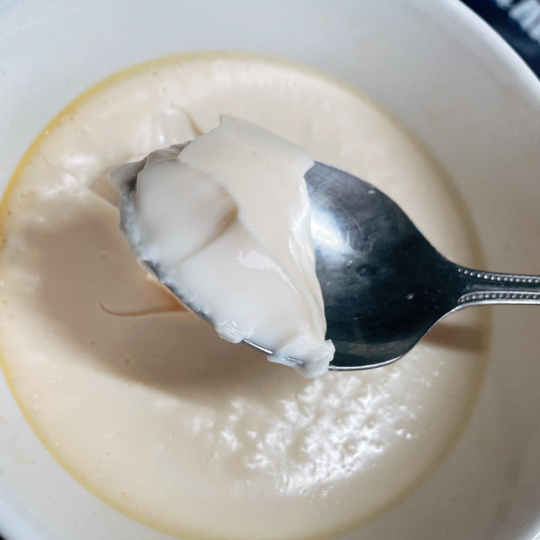 【双皮奶】还有厚奶皮的单皮奶、蜜红豆、蛋黄小饼干、它们都整整齐齐的