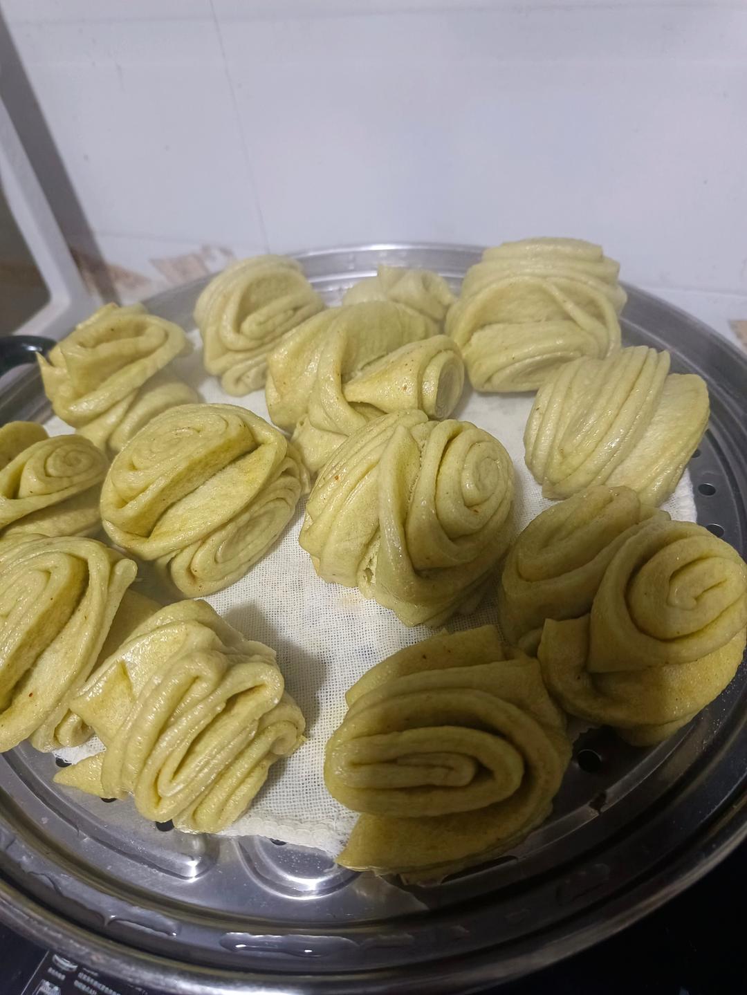 传统的葱油花卷