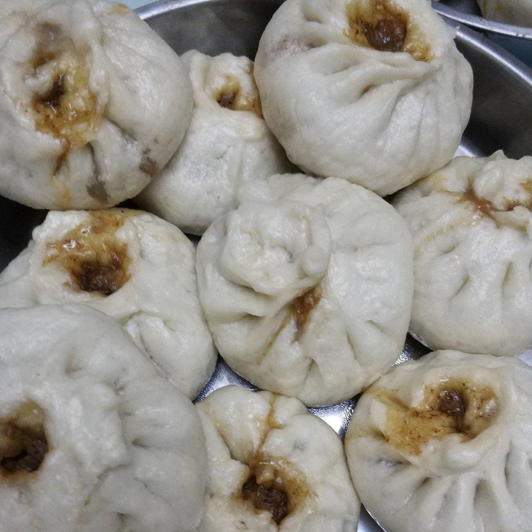 鲜美多汁的洋葱牛肉包子