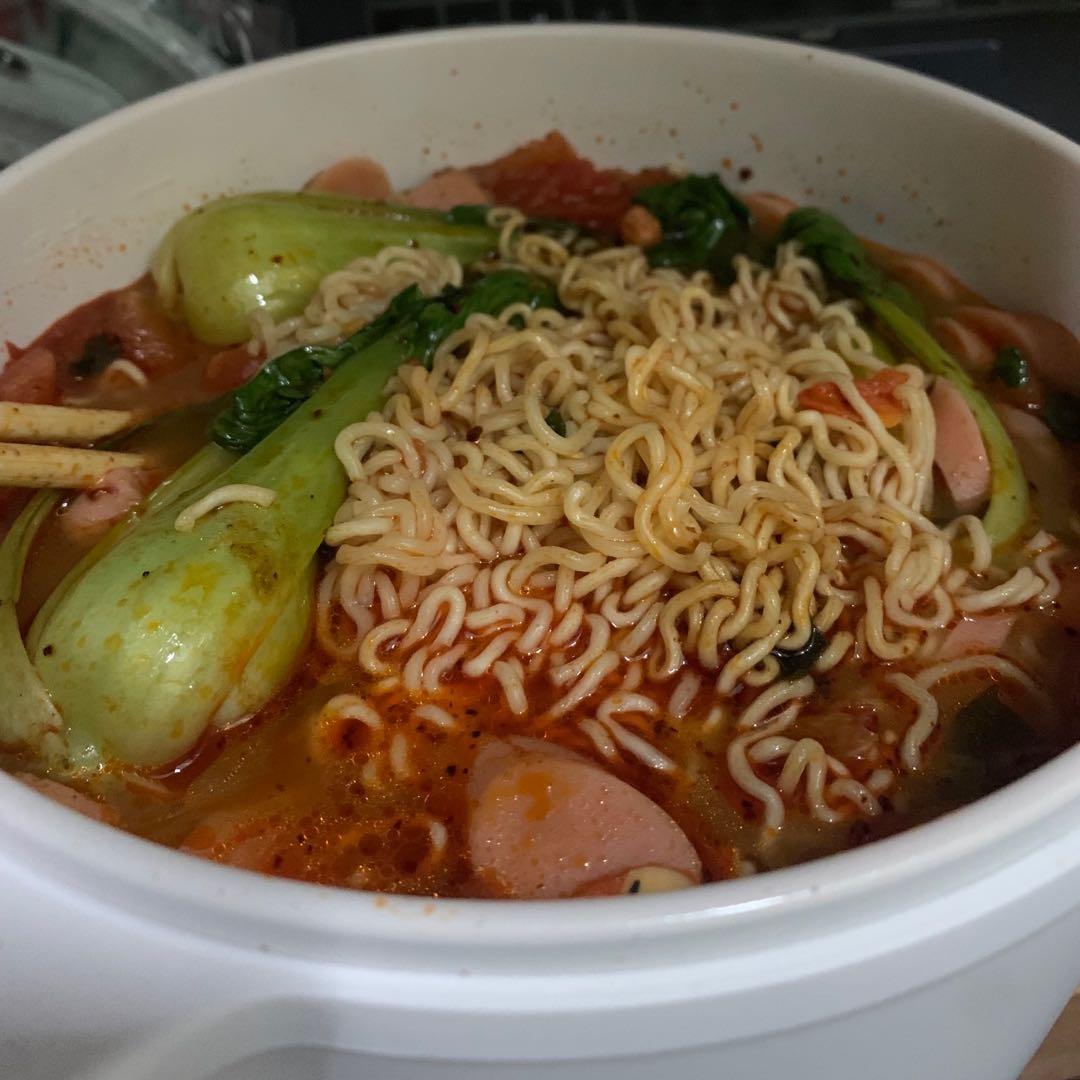 番茄老干妈红烧牛肉面〈宿舍孩子们说我是泡面专家哈哈哈〉