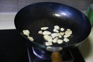 竹笋炒肉zui嫩的炒肉做法的做法 步骤7