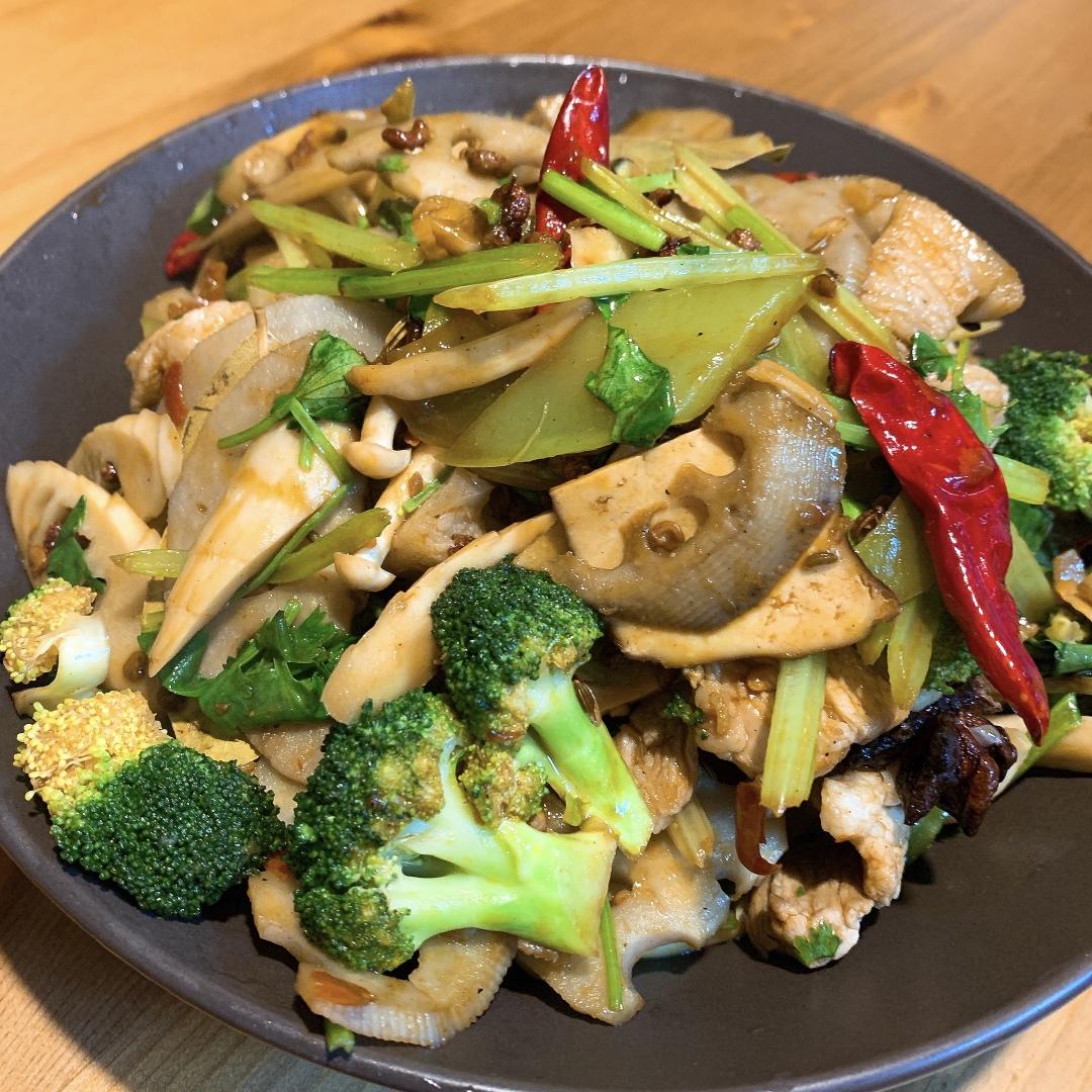 厨师长教你：“麻辣香锅”的正宗做法，看得口水直流 ！