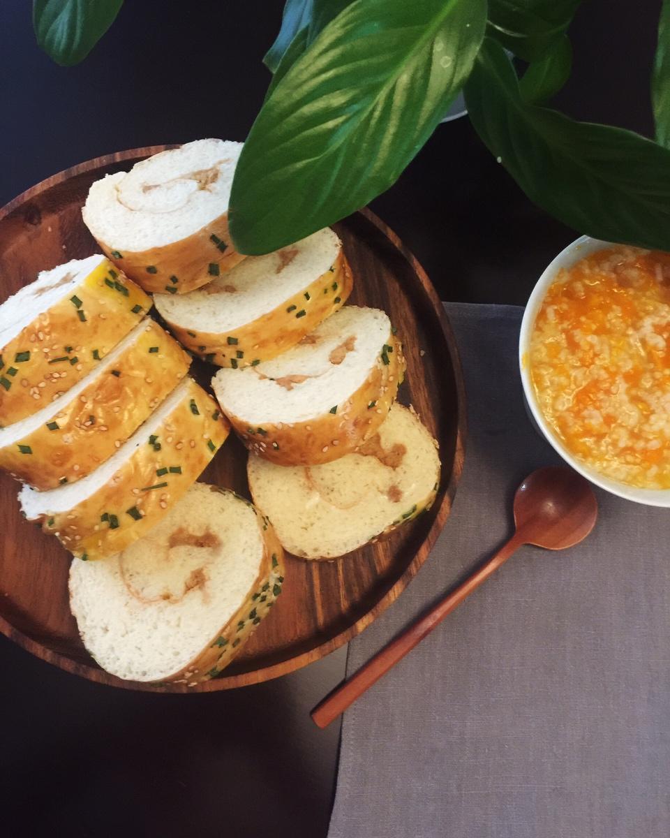 香葱肉松面包卷