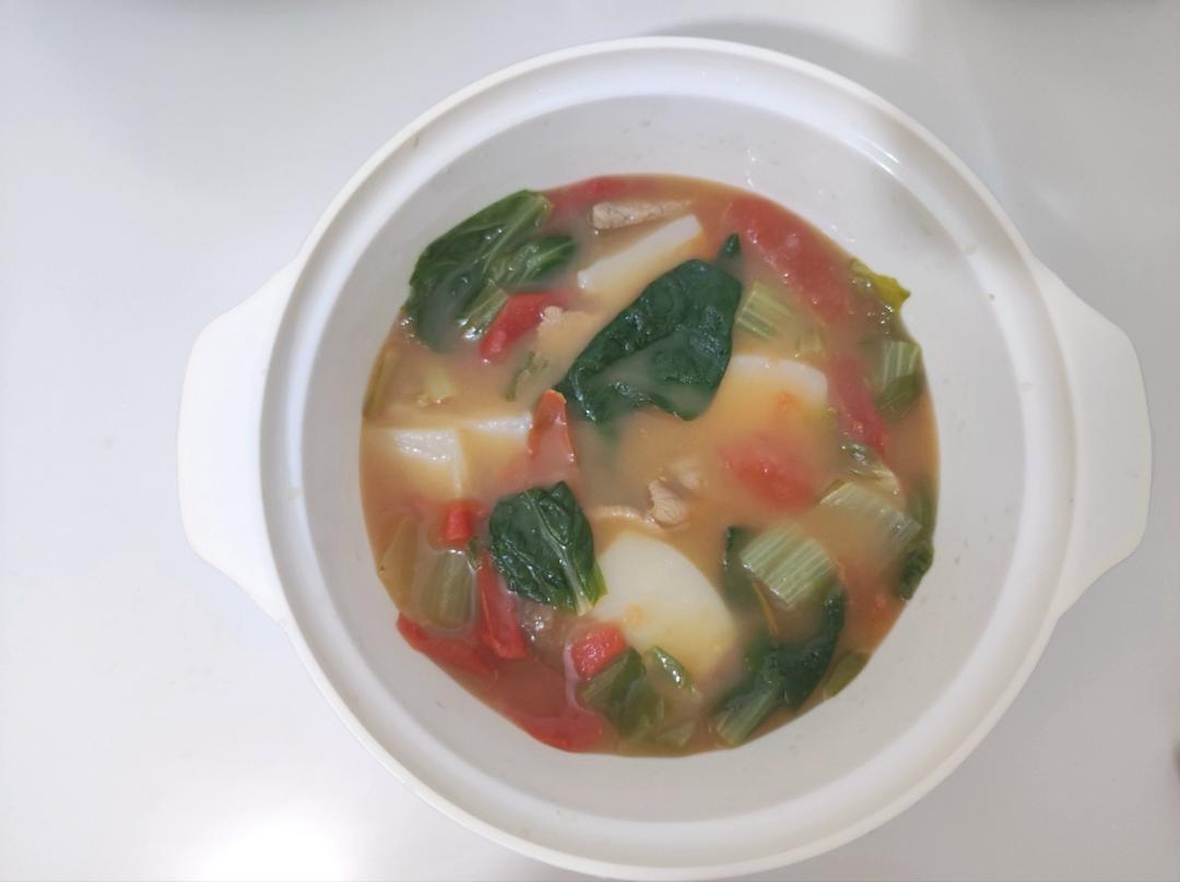 一碗肉菜汤年糕