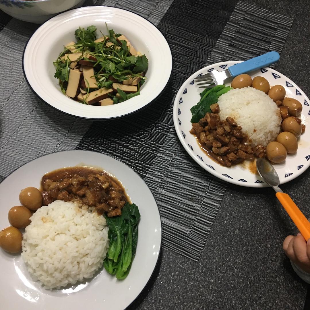 【凉拌红油猪耳丝】彻底粉碎的酱汁是入味的精髓