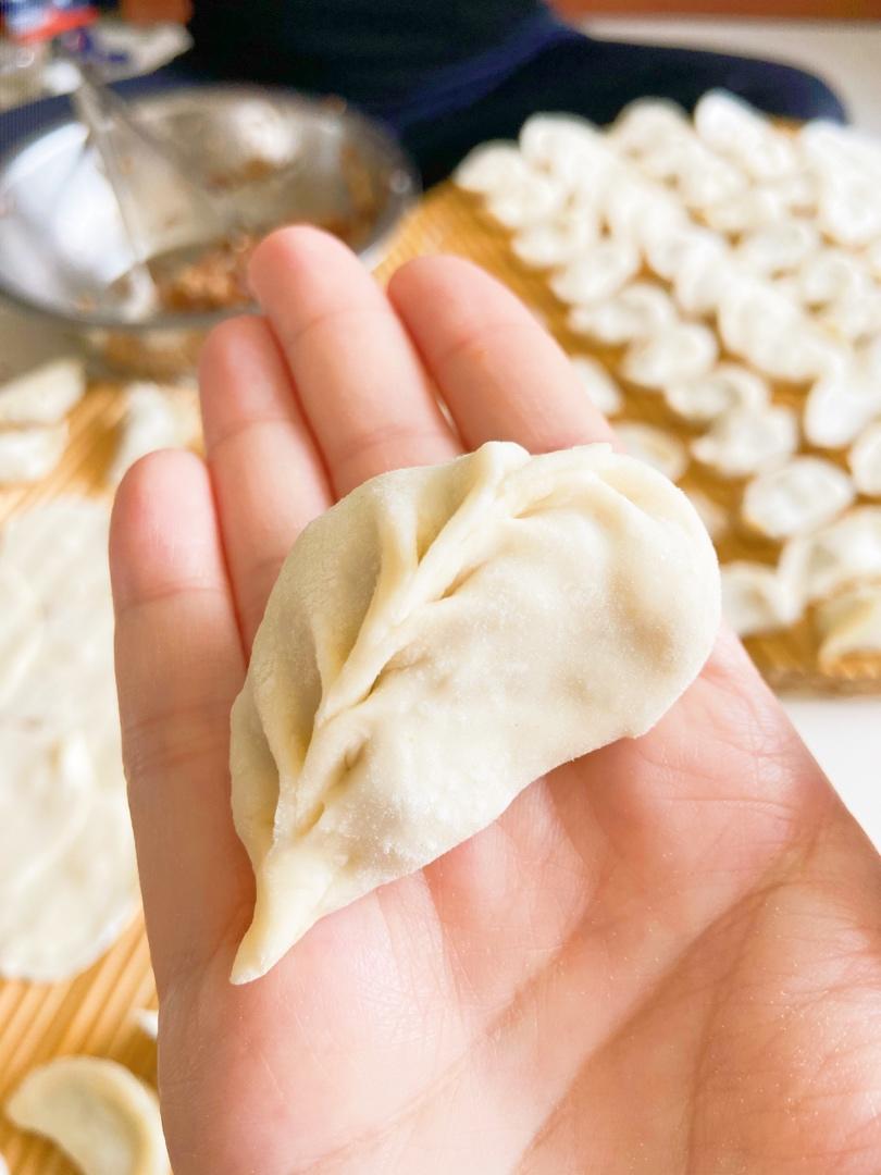 鲜嫩多汁的牛肉洋葱水饺（内含尽量少流泪的洋葱切法）