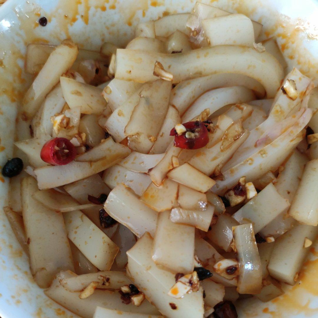 凉拌绿豆凉粉，一口气能吃两碗