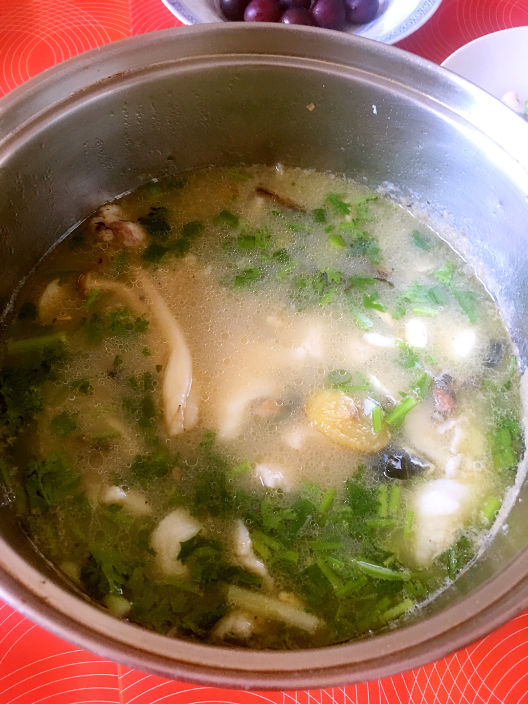 皮蛋草鱼汤的做法