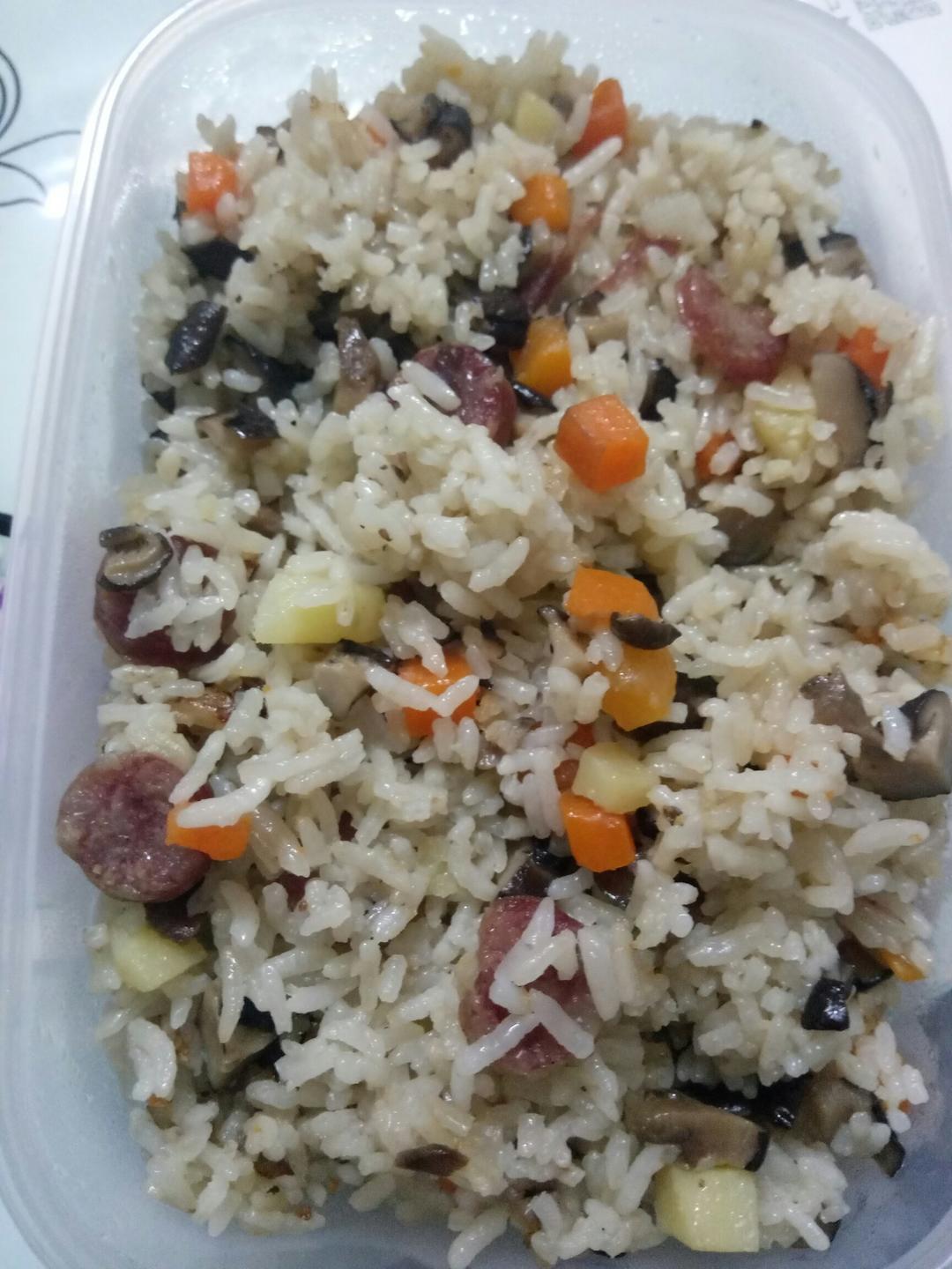 电饭锅版香菇腊肠饭