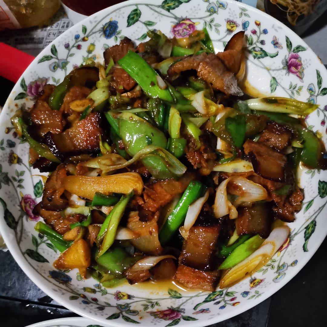 蒜苗炒腊肉（快手菜，懒人必备下饭菜）