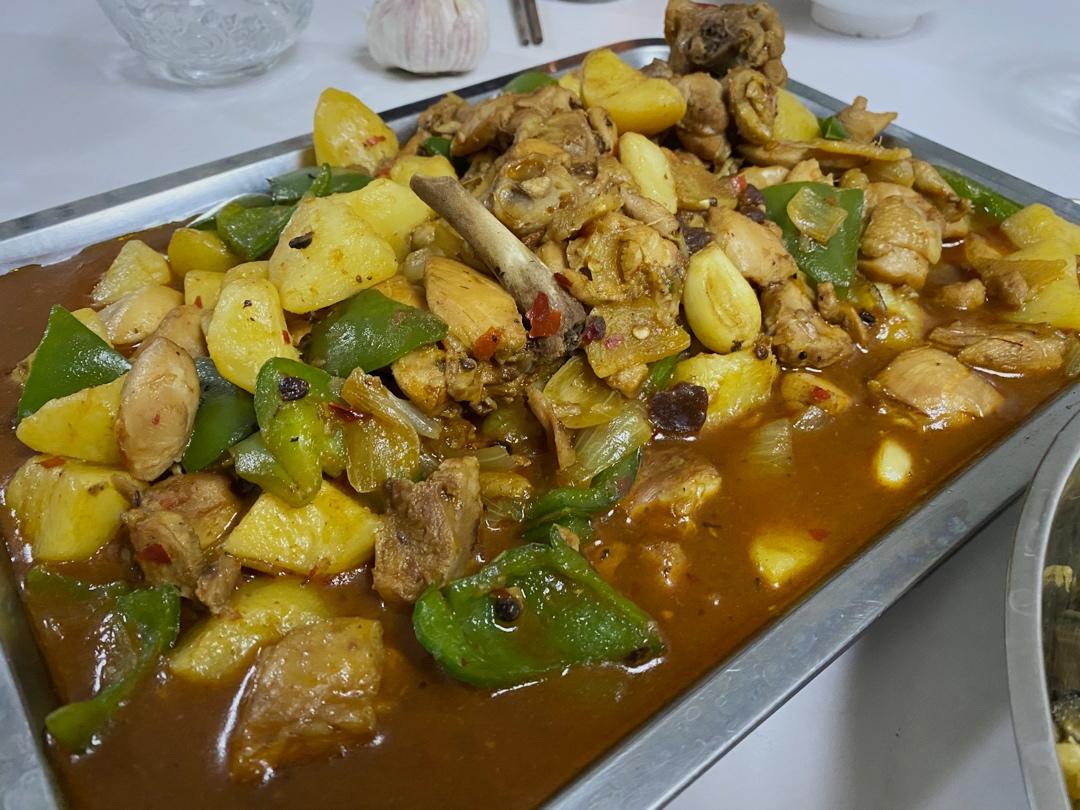 家常大盘鸡加手擀宽面
