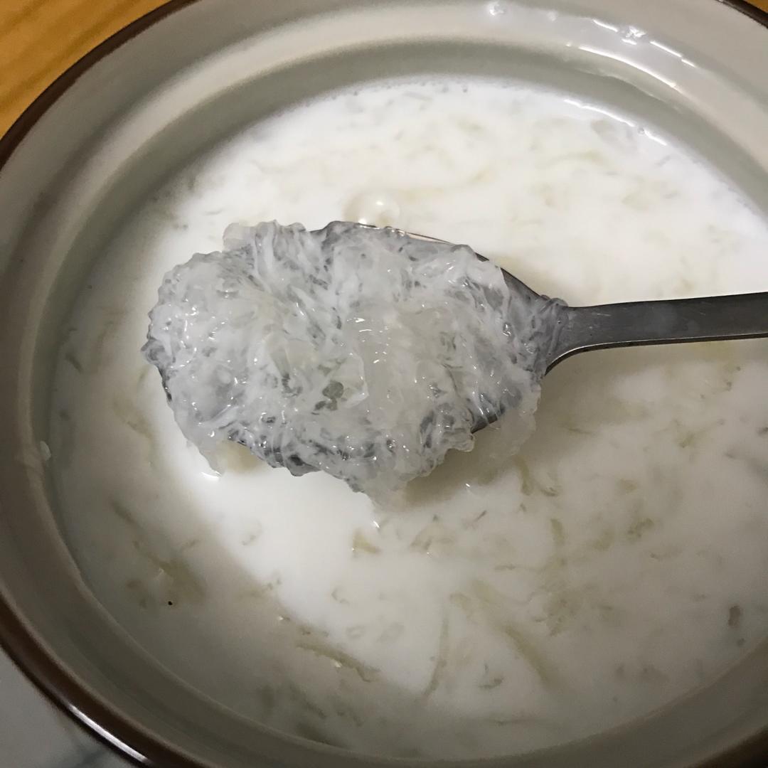 鲜奶炖燕窝