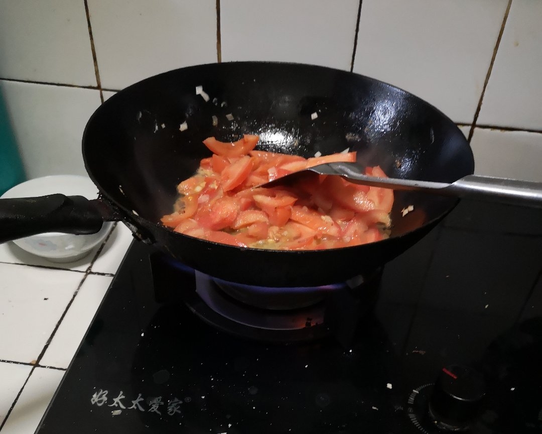 赛螃蟹西红柿炒鸡蛋的做法 步骤6
