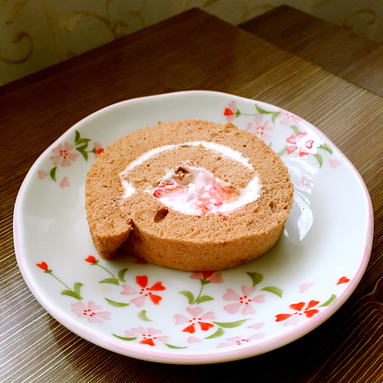 巧克力草莓蛋糕卷