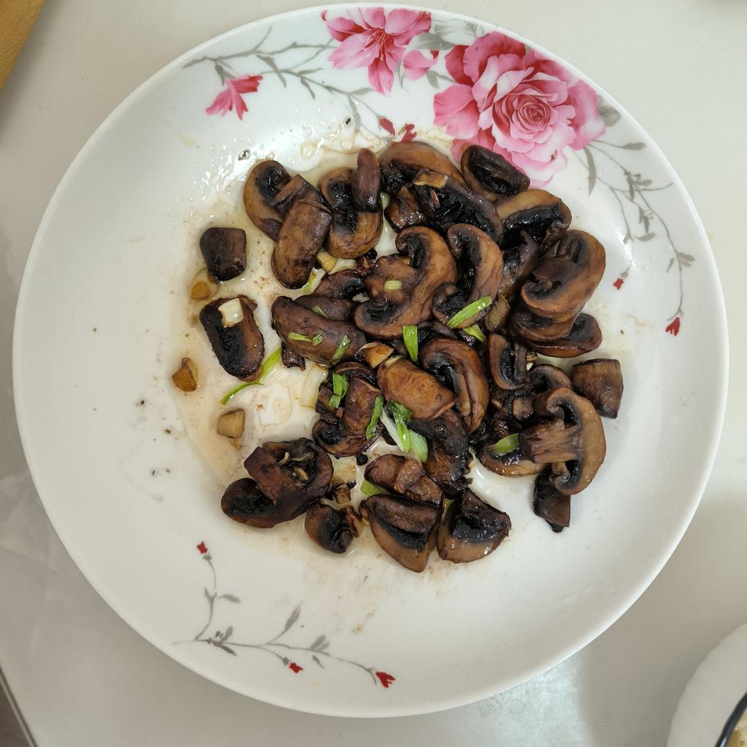 鲜香嫩滑！好吃不胖的蒜香炒口蘑！