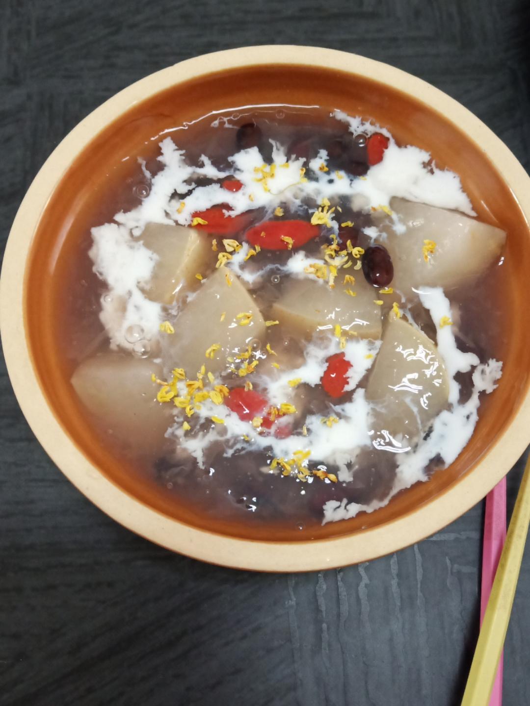 黑豆冰糖炖雪梨