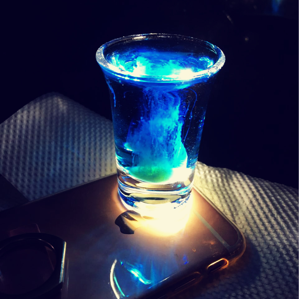 幸福小呆逼做的鸡尾酒水母