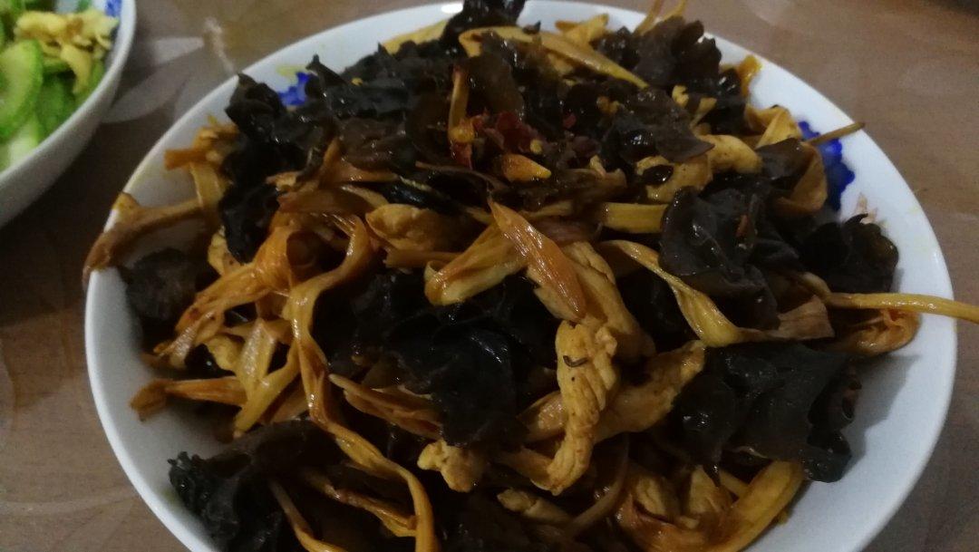 家常菜～木耳黄花菜炒肉