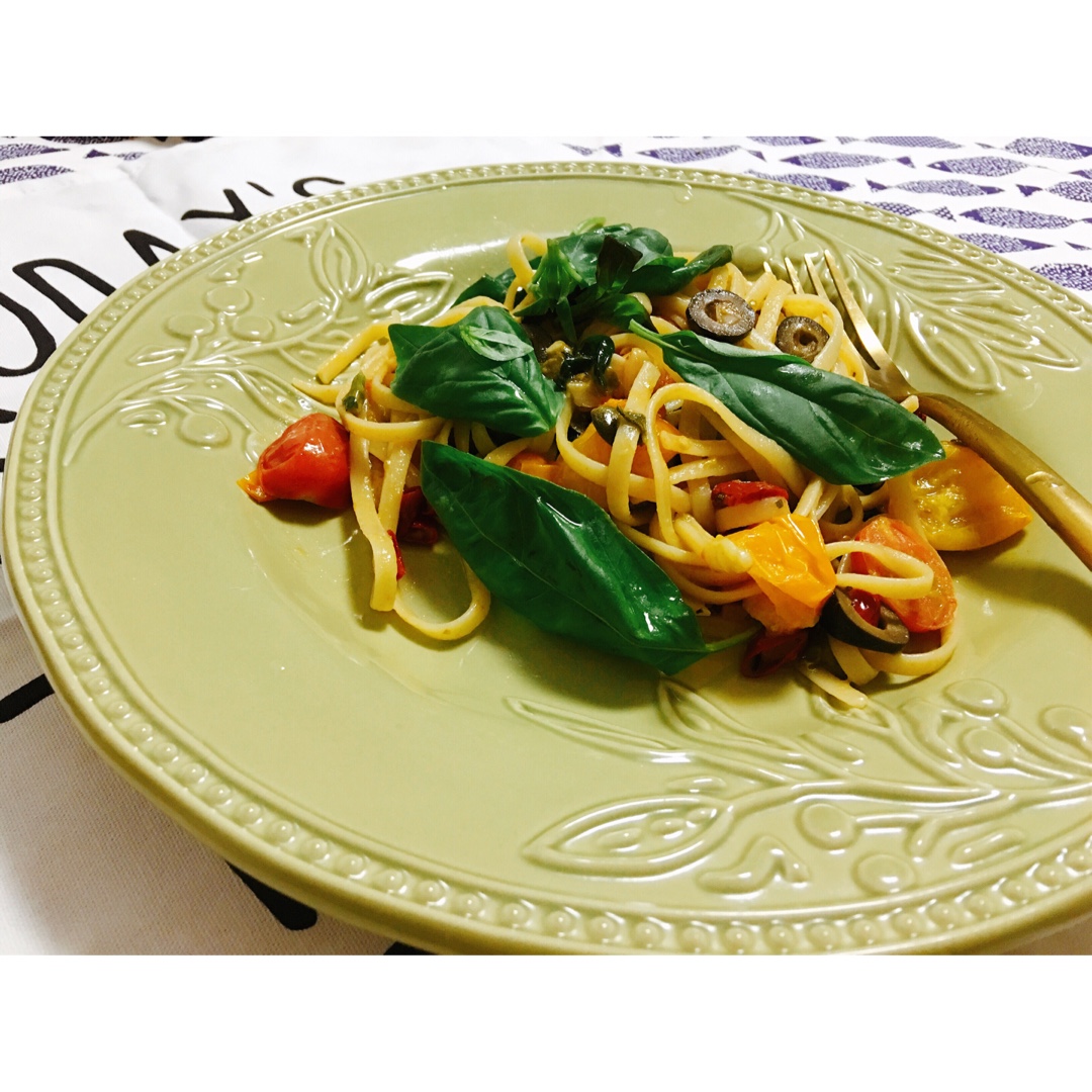 【终极烹饪课程】番茄凤尾鱼辣味意面