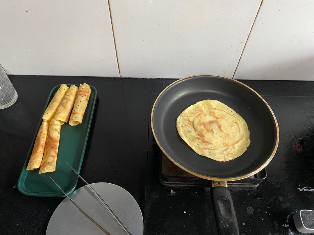 鸡蛋卷，平底锅就能做，酥到掉渣