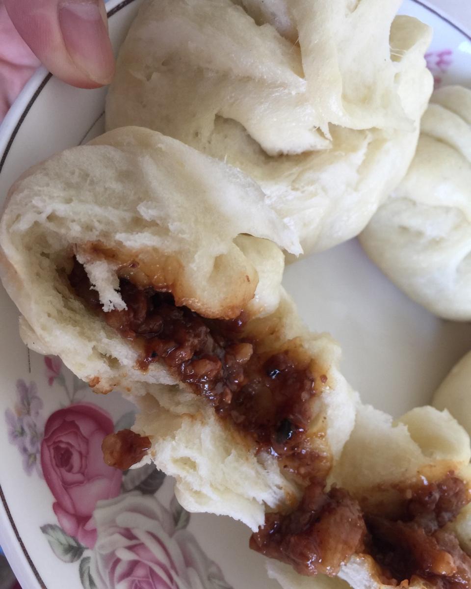 云朵般松软爆浆蜜汁叉烧包