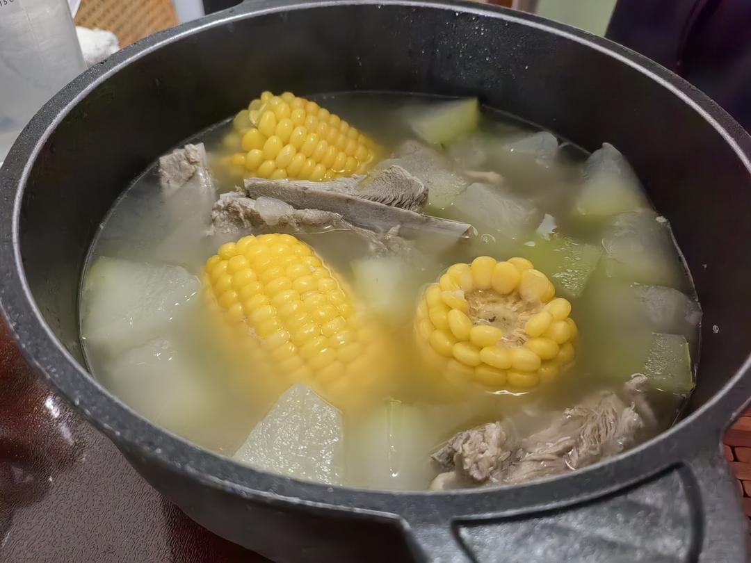 冬瓜玉米排骨汤(不好喝我去你家给你做！！)