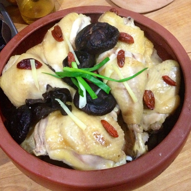 汽锅童子鸡