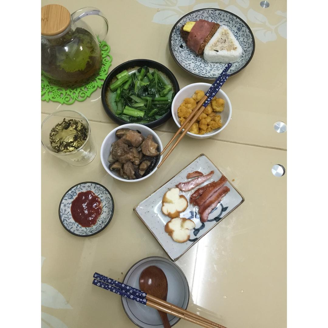 瞬间被吃光光的【香菇蒸排骨】