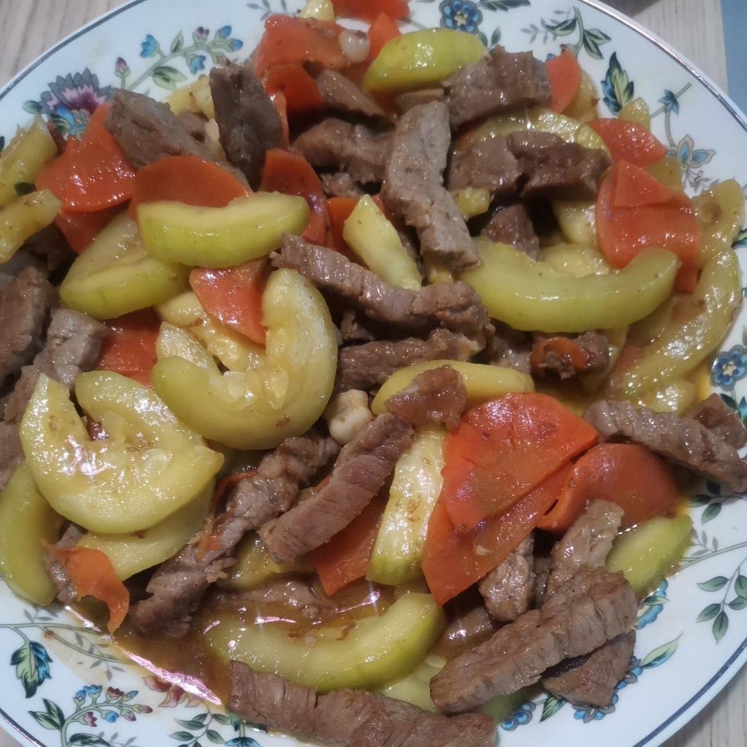 5分钟上桌好吃舔盘西葫芦炒牛肉