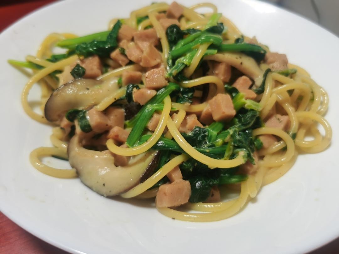 低脂菠菜蘑菇午餐肉奶油意面