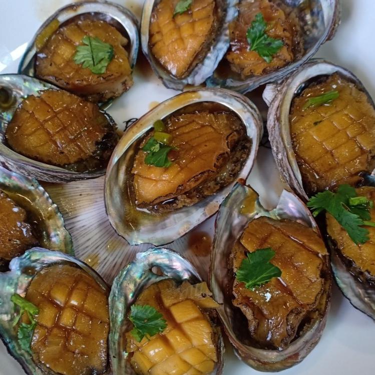 红烧鲍鱼。的做法