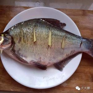 清蒸鳊鱼的做法 步骤4