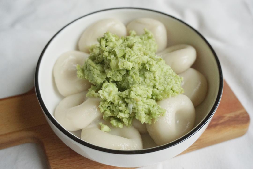 毛豆馅儿的糯米团子