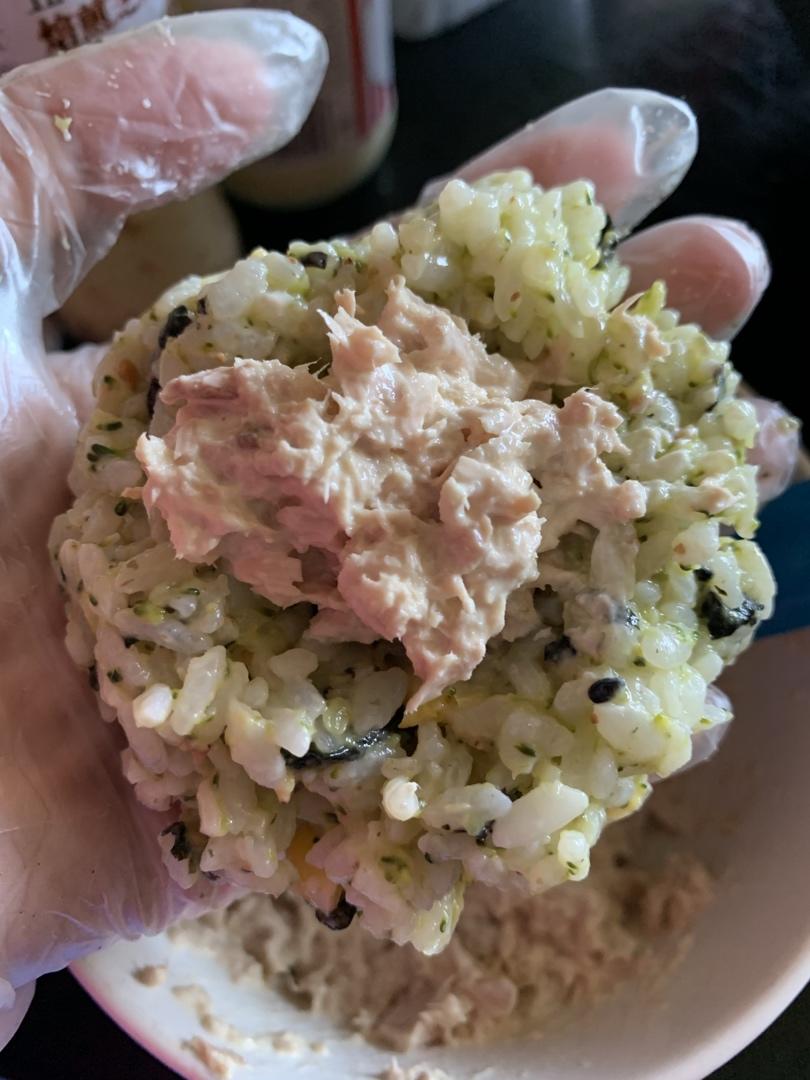 海苔碎肉松饭团