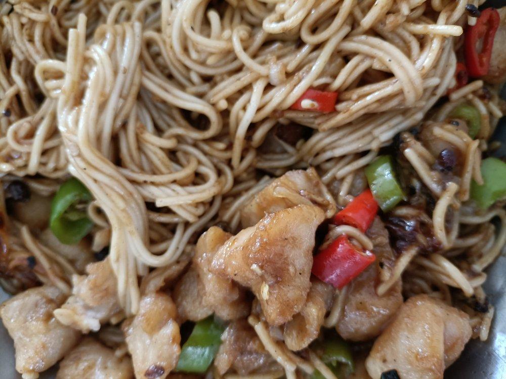 麻辣过瘾双椒鸡捞面