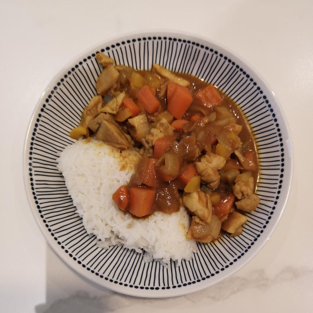 咖喱鸡糙米饭