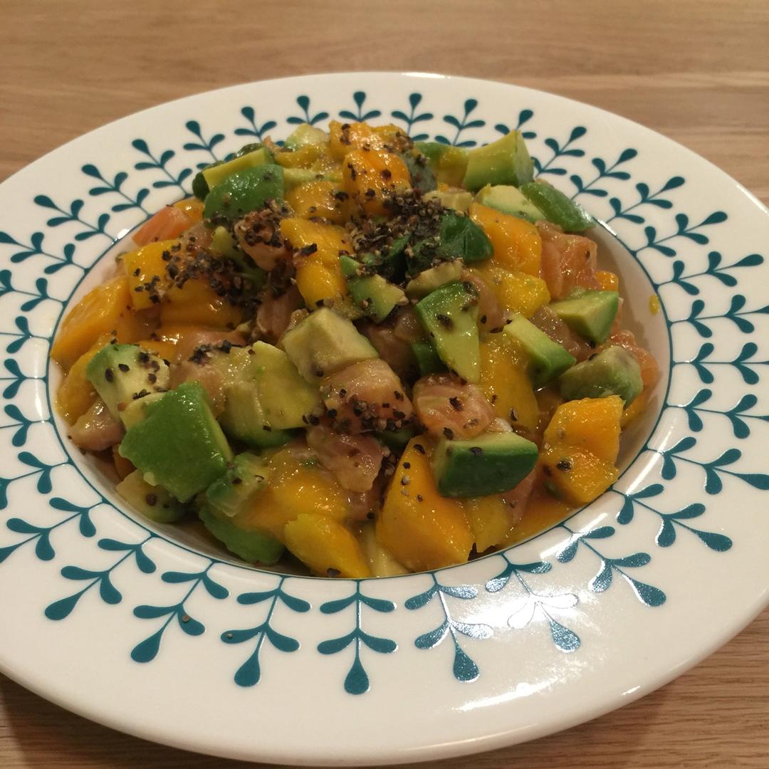 牛油果三文鱼芒果沙拉—轻食主义沙拉如命