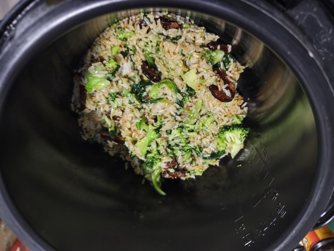 广式腊肠之煲仔饭