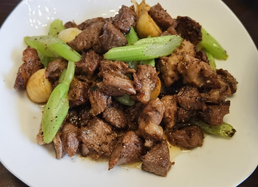 好吃到舔盘的蒜香黑椒牛肉粒