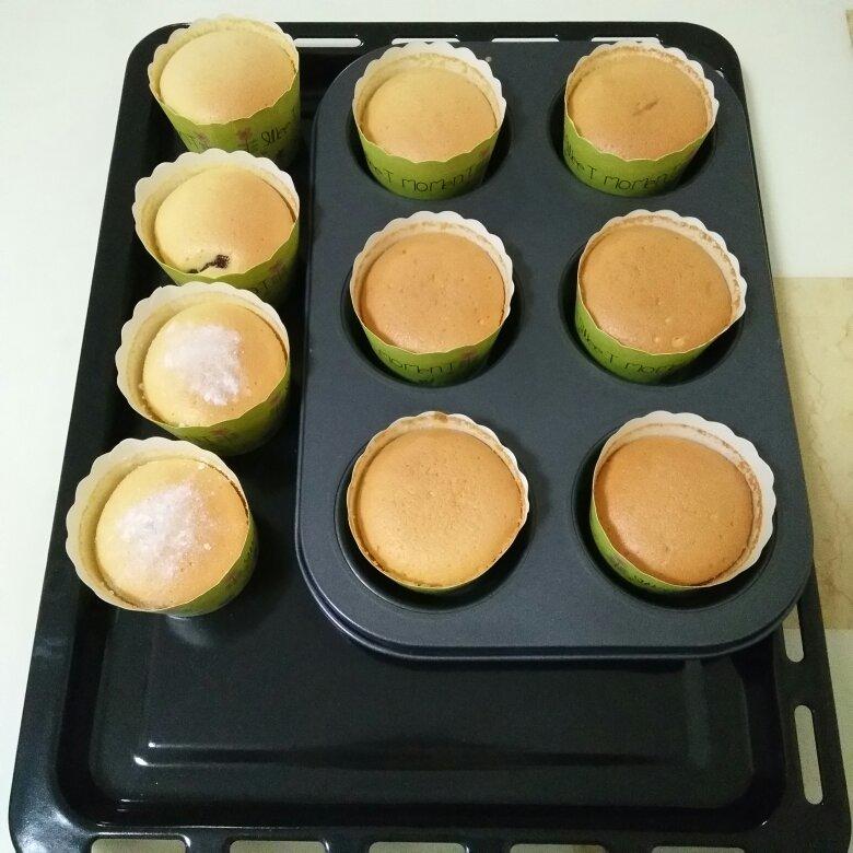 软绵绵的纸杯蛋糕