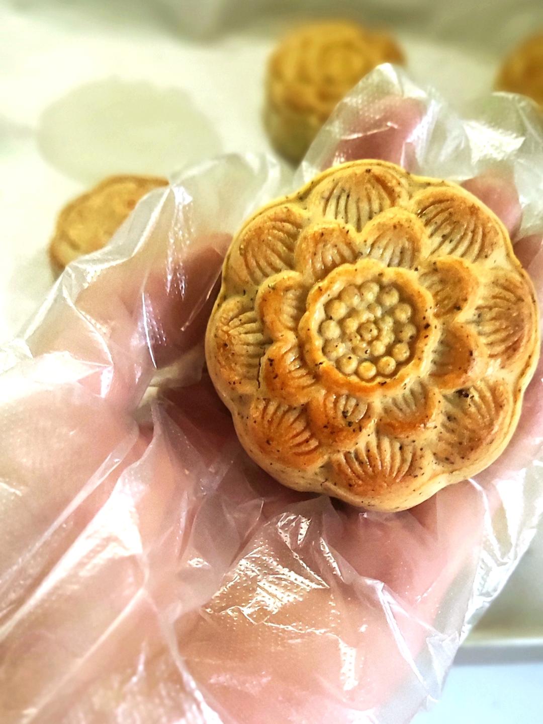 广式月饼—蛋黄莲蓉月饼