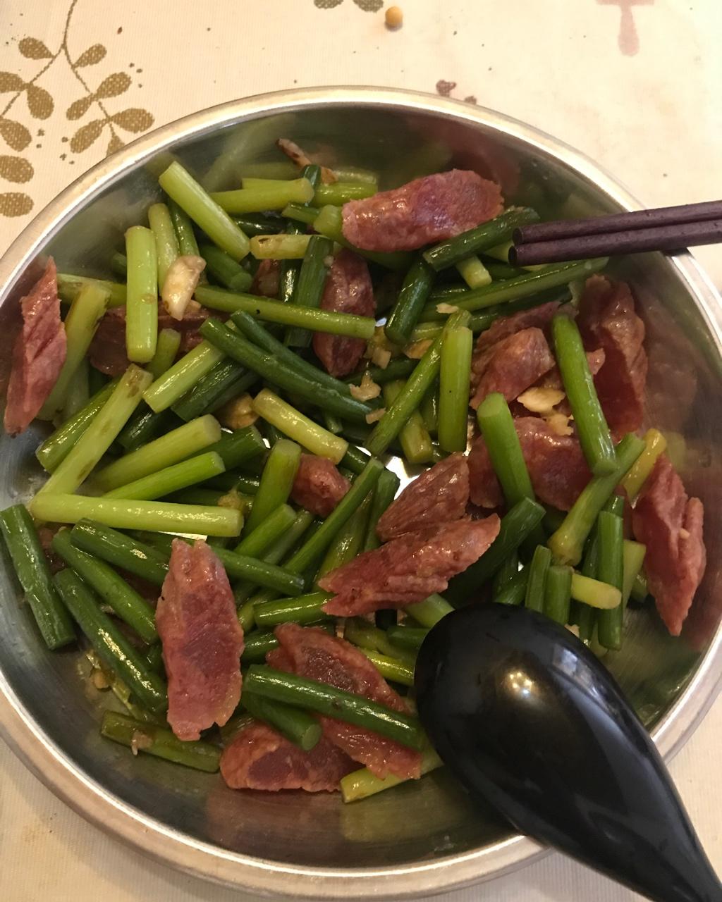蒜心炒腊肠