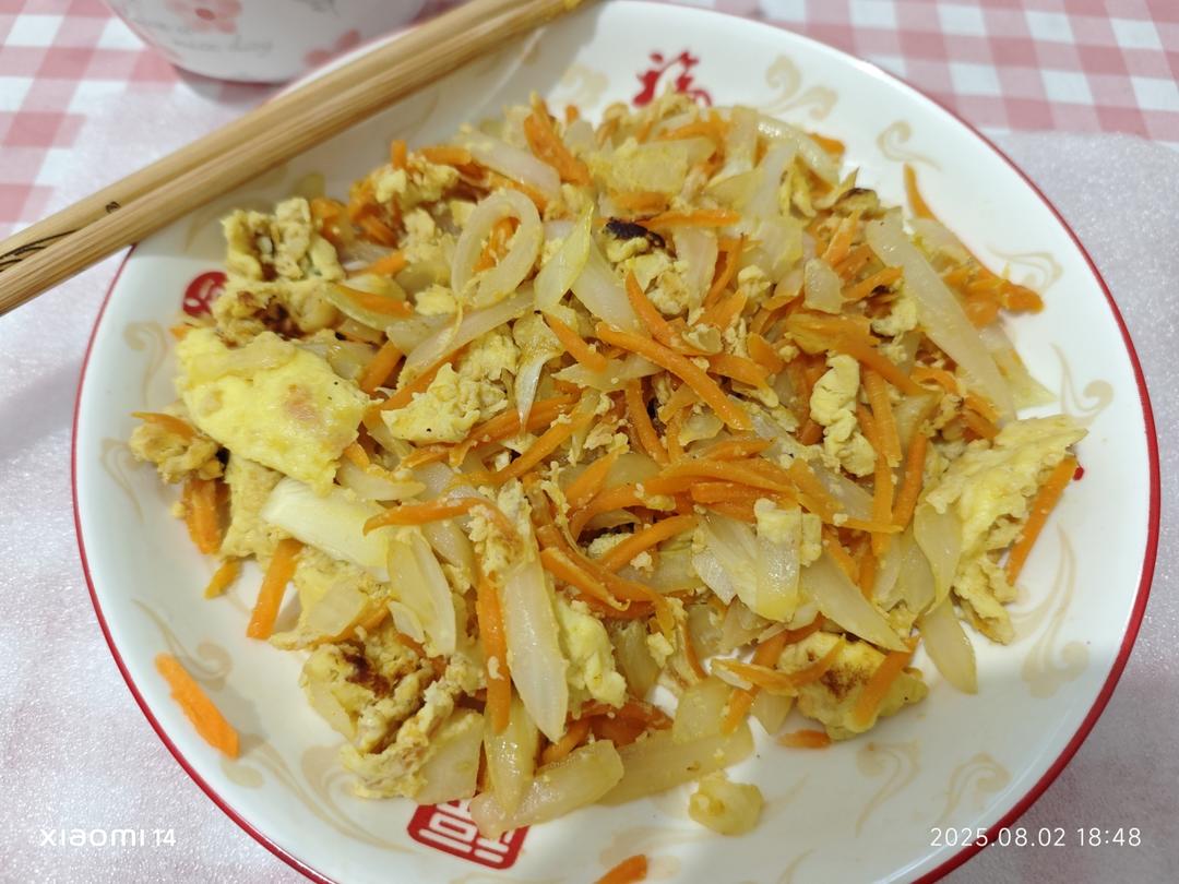 胡萝卜洋葱炒鸡蛋