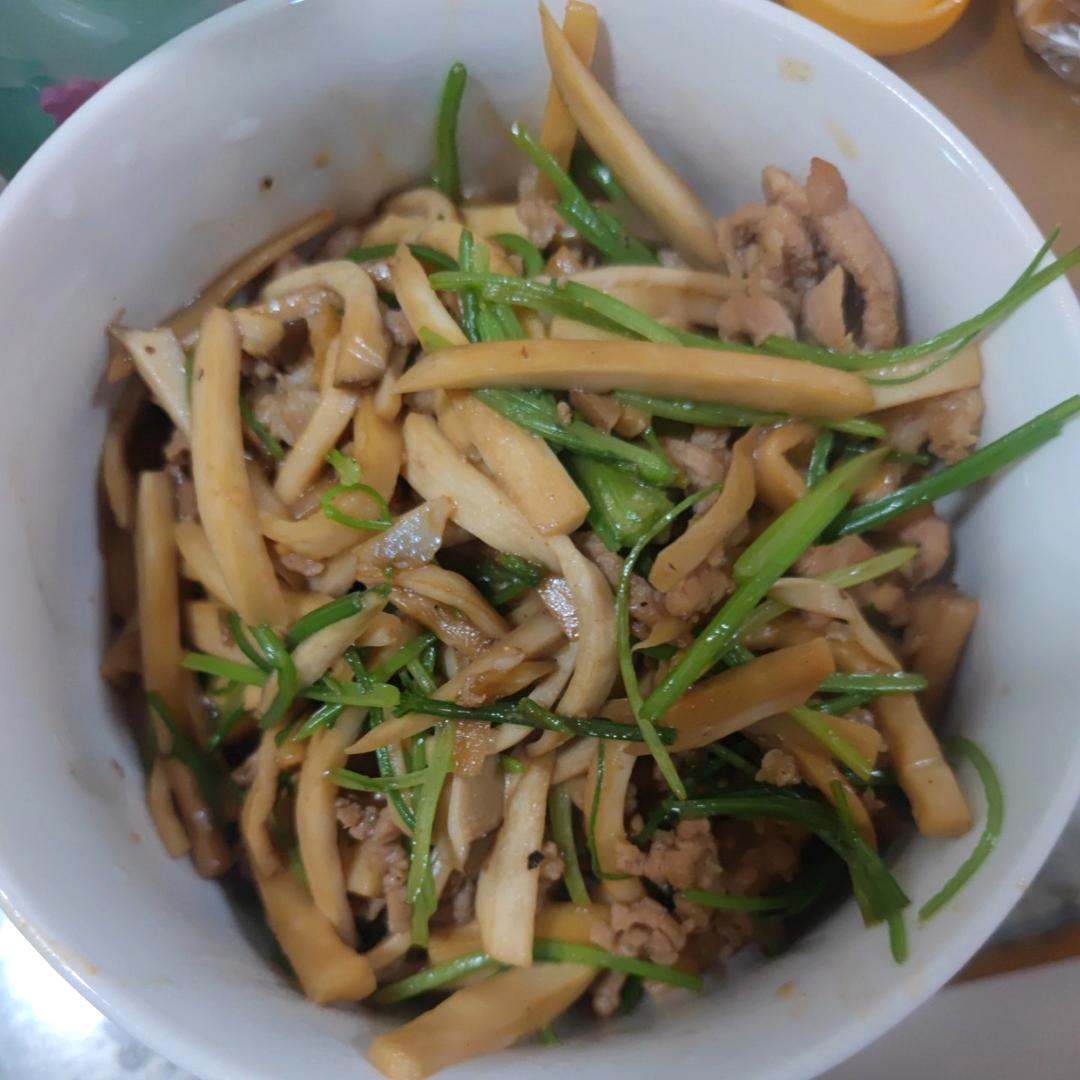 杏鲍菇炒肉丝